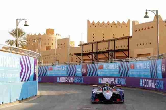 Sam Bird lidera el test de la Fórmula E en Arabia Saudí 2